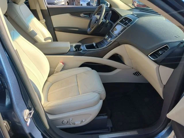 Used 2019 Blue Lincoln Reserve image 37