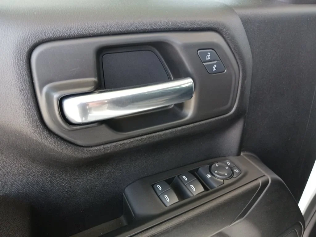 Used 2024 Summit White Chevrolet Custom image 28
