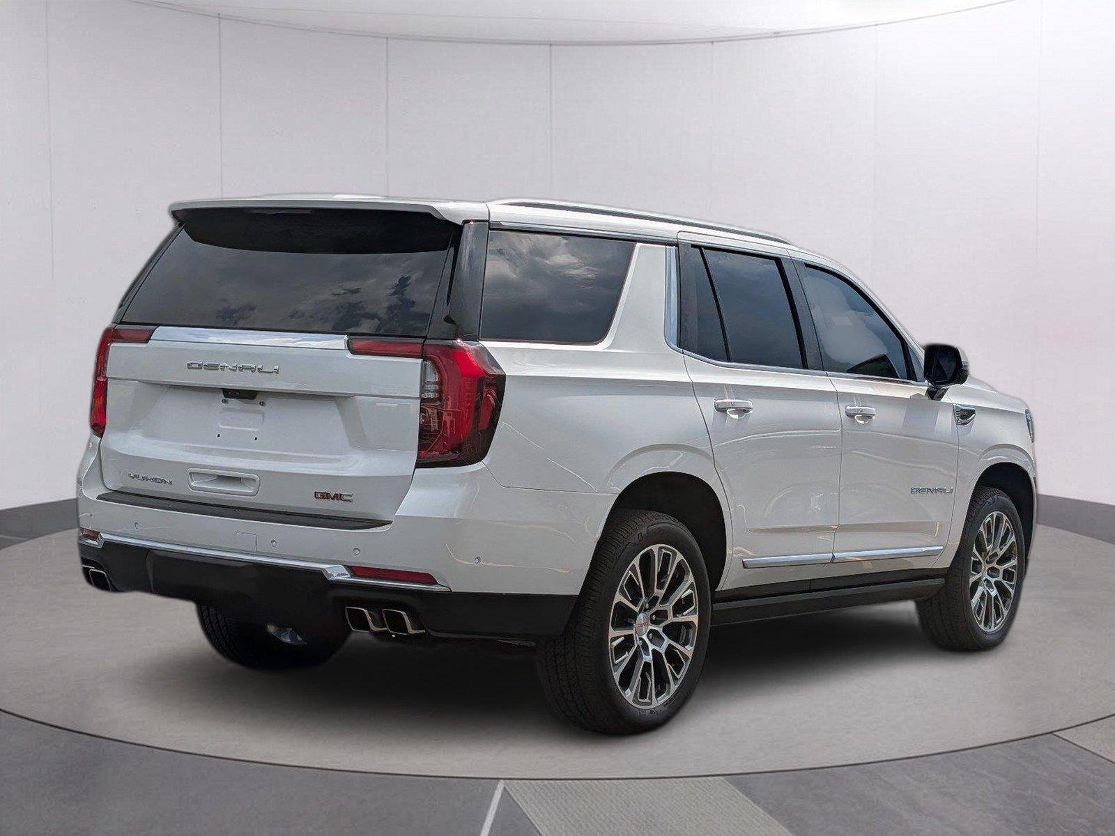 Used 2025 White Frost Tricoat GMC Denali image 5