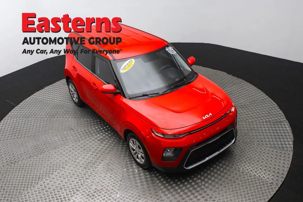 Used 2022 Red Kia LX image 3