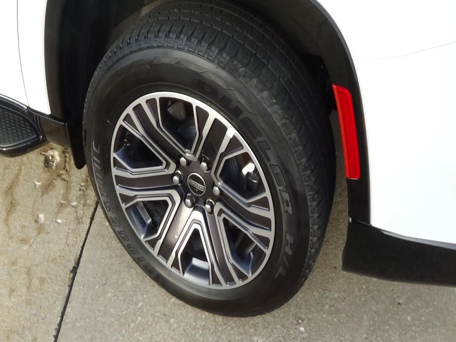 Certified Used 2025 Bright White Clear Coat Jeep Base image 9