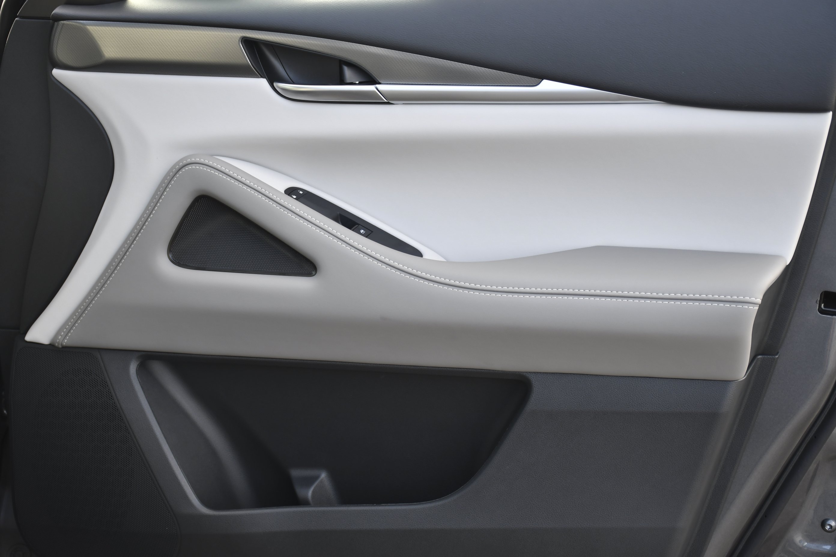 New 2027 GRAPHITE SHADOW INFINITI Luxe AWD image 34
