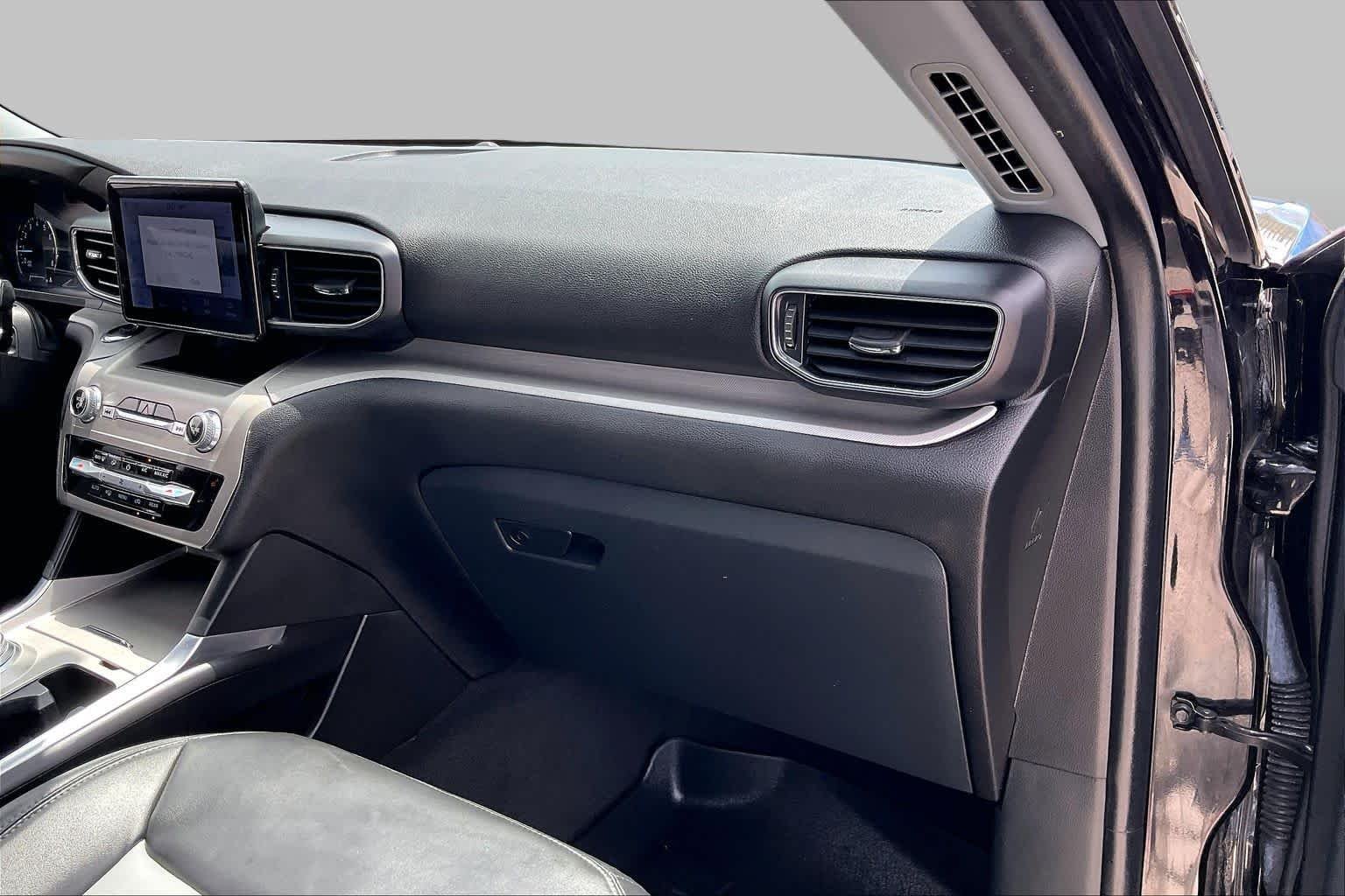 Used 2023 Agate Black Metallic Ford XLT image 17