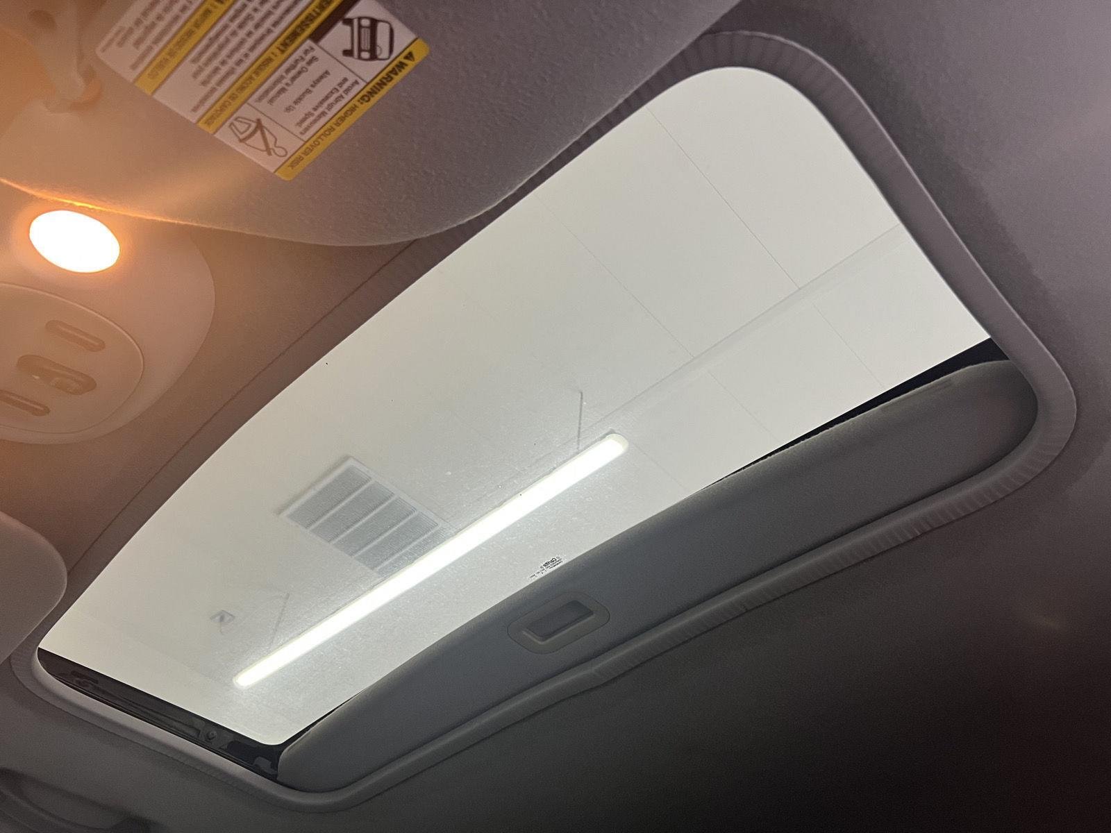 Used 2004 Gray Ford XL image 22