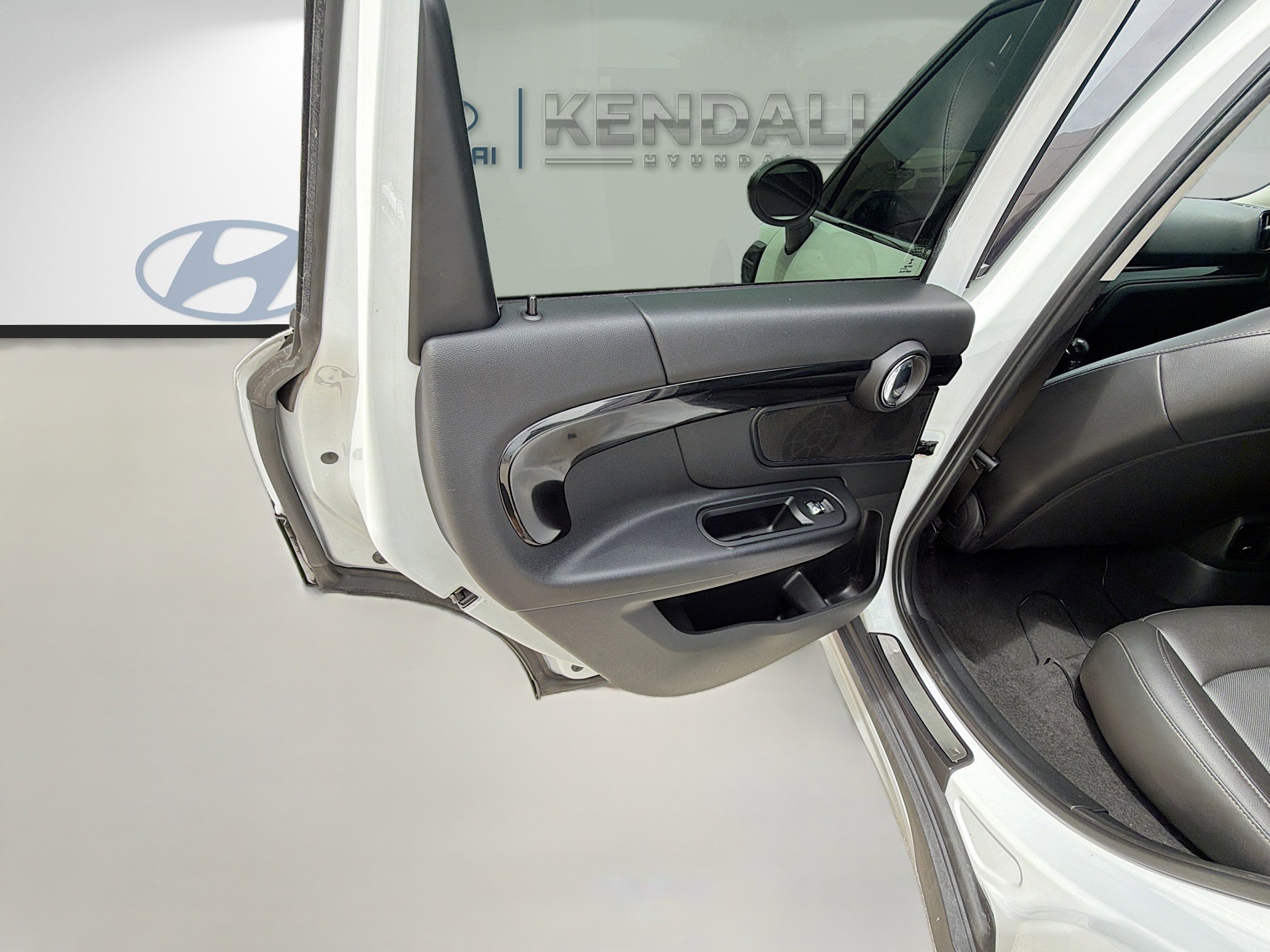 Used 2019 Light White MINI Cooper image 23
