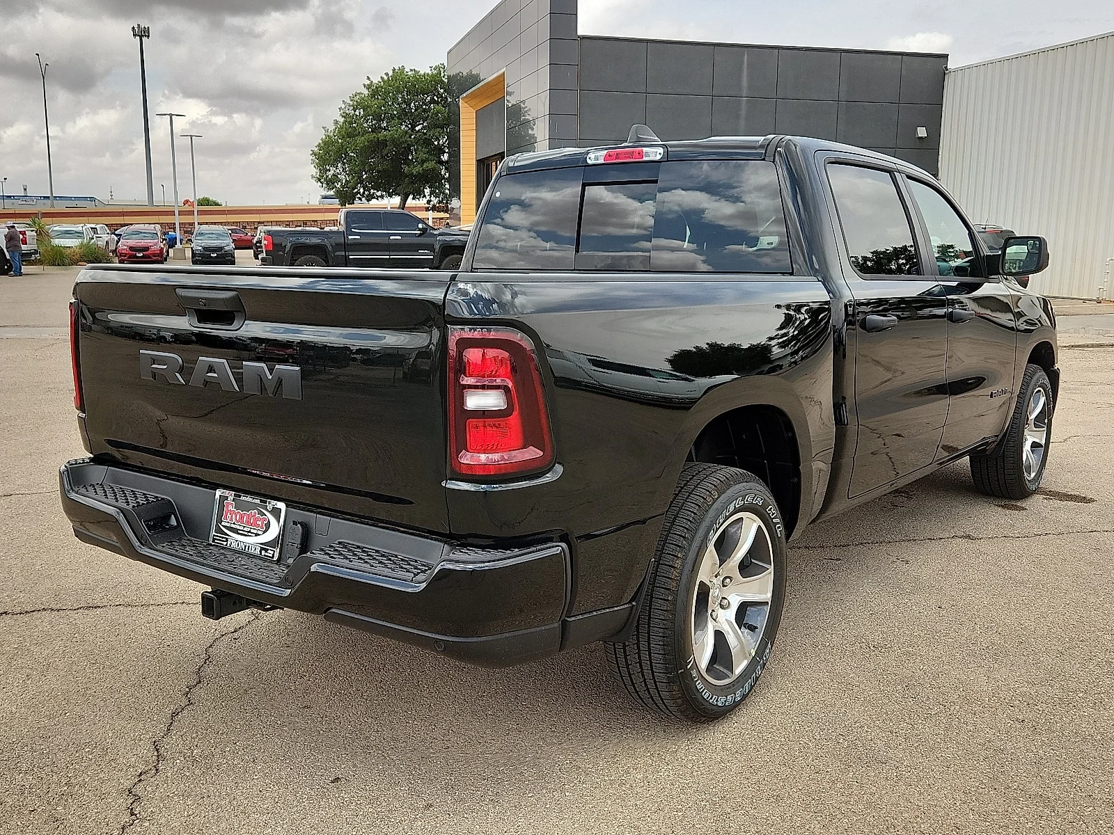 New 2026 Diamond Black Crystal Pearl-Coat  Paint Ram EXPRESS CREW CAB 4X2 5