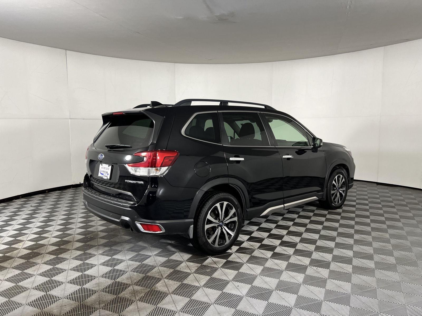 Used 2020 Crystal Black Silica Subaru Limited image 27