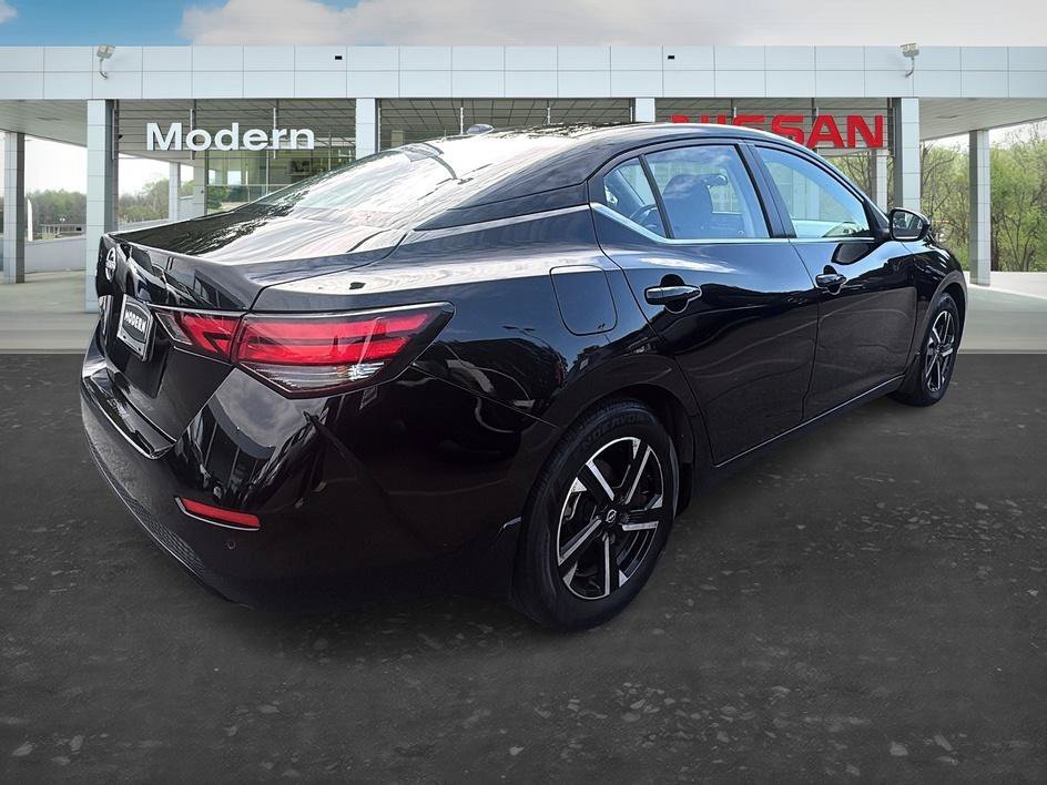 Used 2025 Super Black Nissan SV image 5
