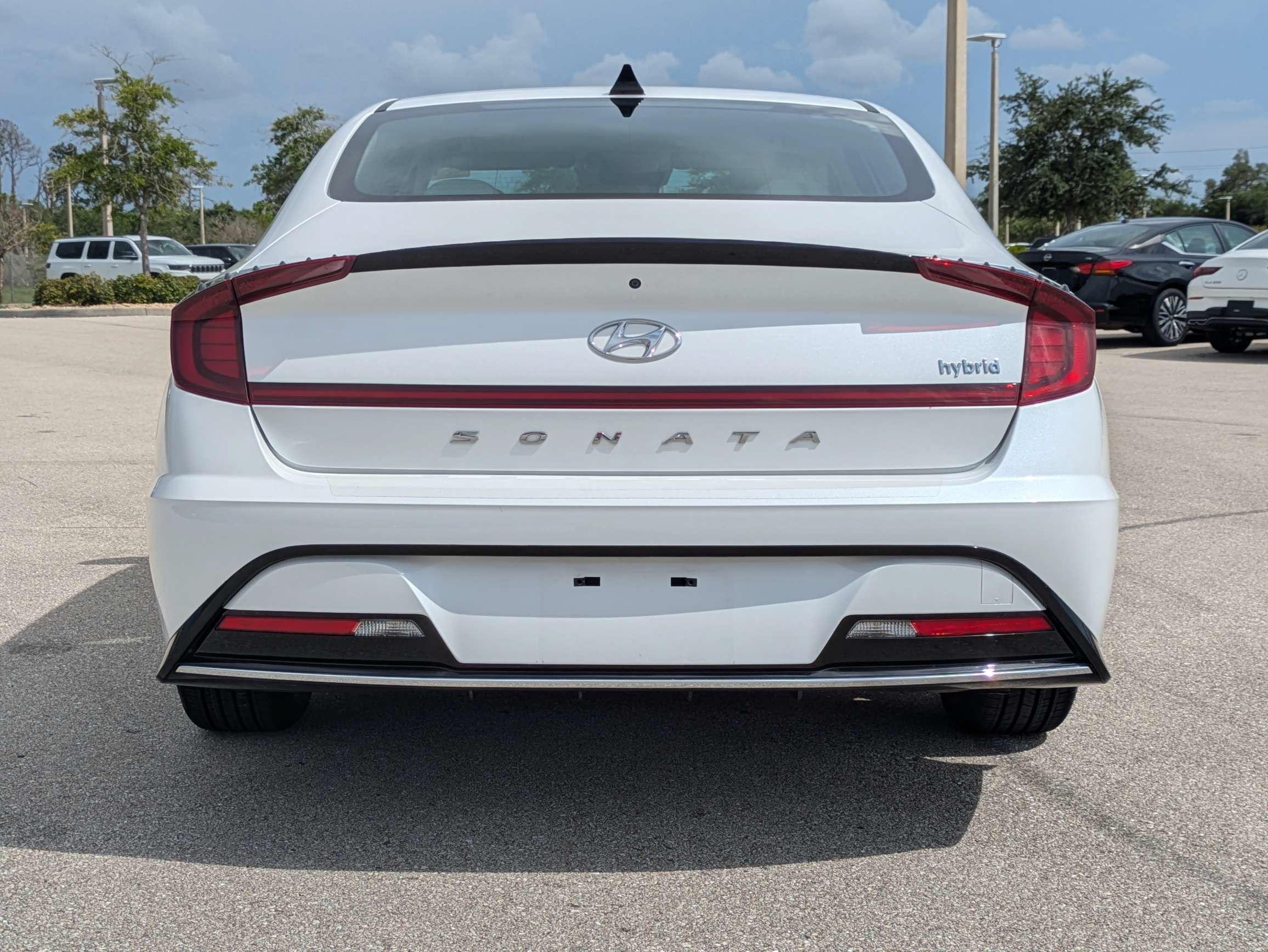 Used 2021 Hyper White Hyundai SEL image 6