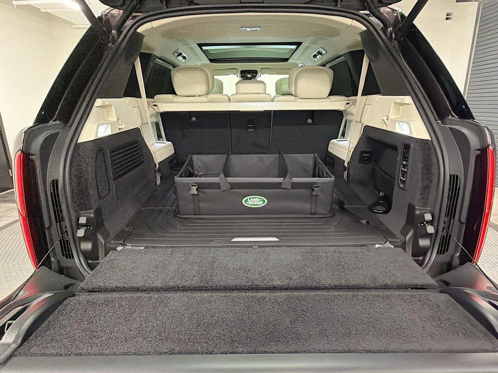 New 2026 Tourmaline Brown in Gloss finish Land Rover Autobiography image 27