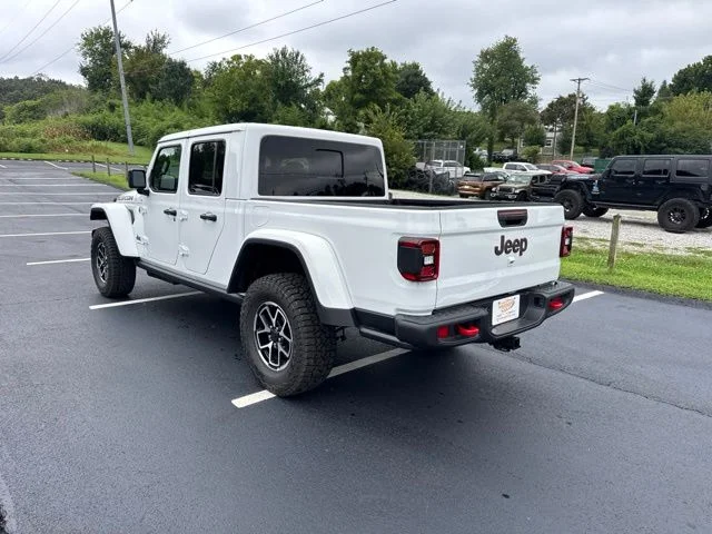 New 2026 Bright White Clear-Coat Exterior Paint Jeep Rubicon image 5