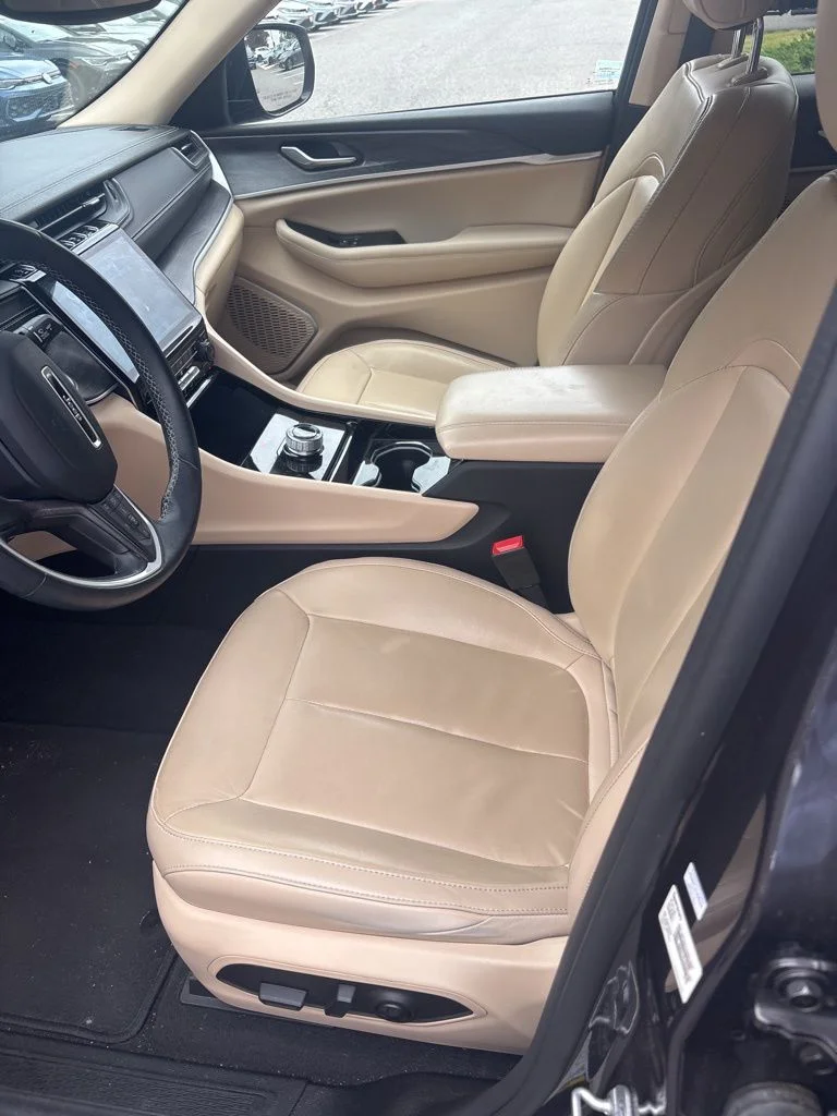 Used 2022 Gray Jeep Limited image 9