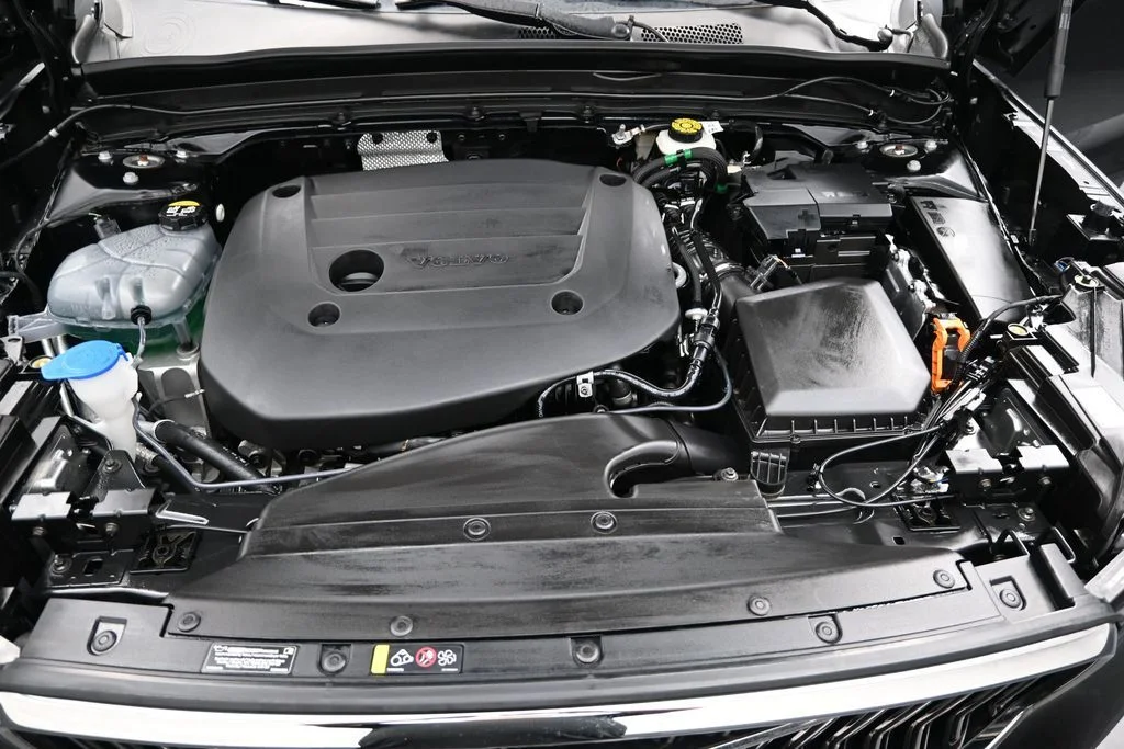 Certified Used 2025 Onyx Black Volvo Plus image 23