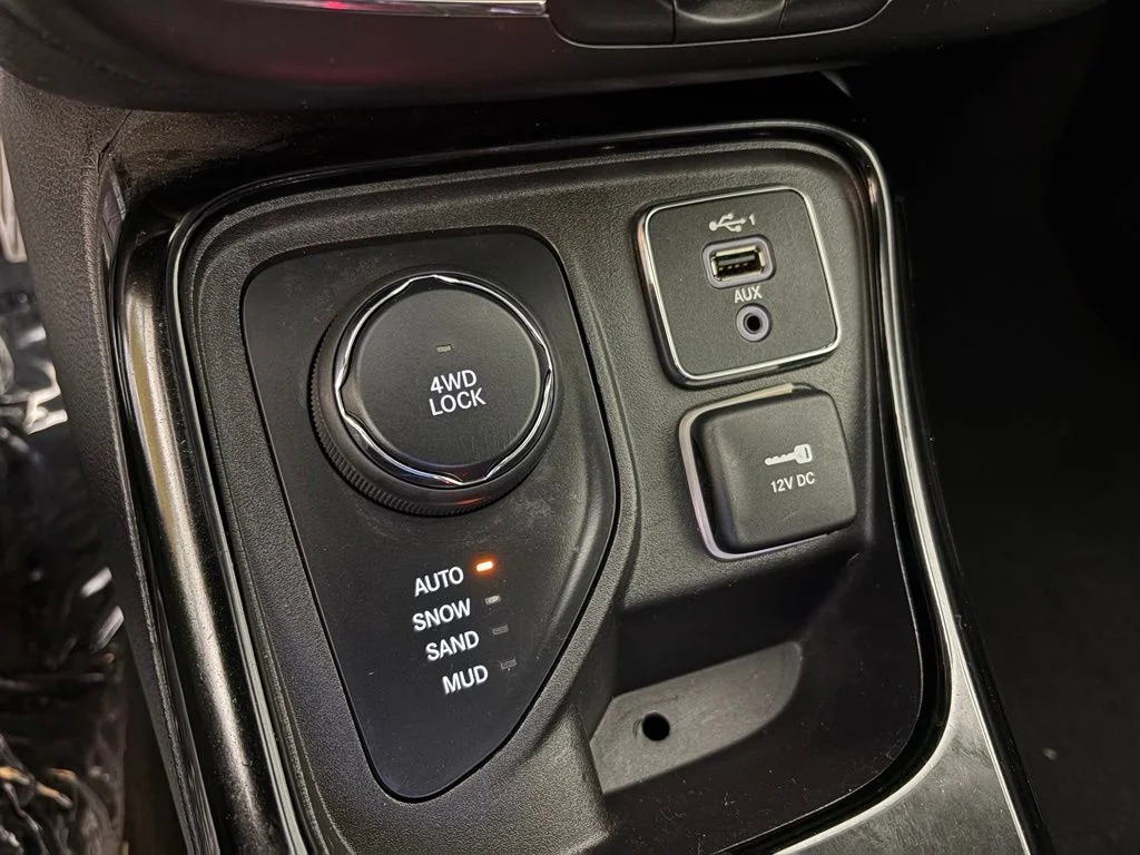 Used 2021 Red Jeep Limited image 29