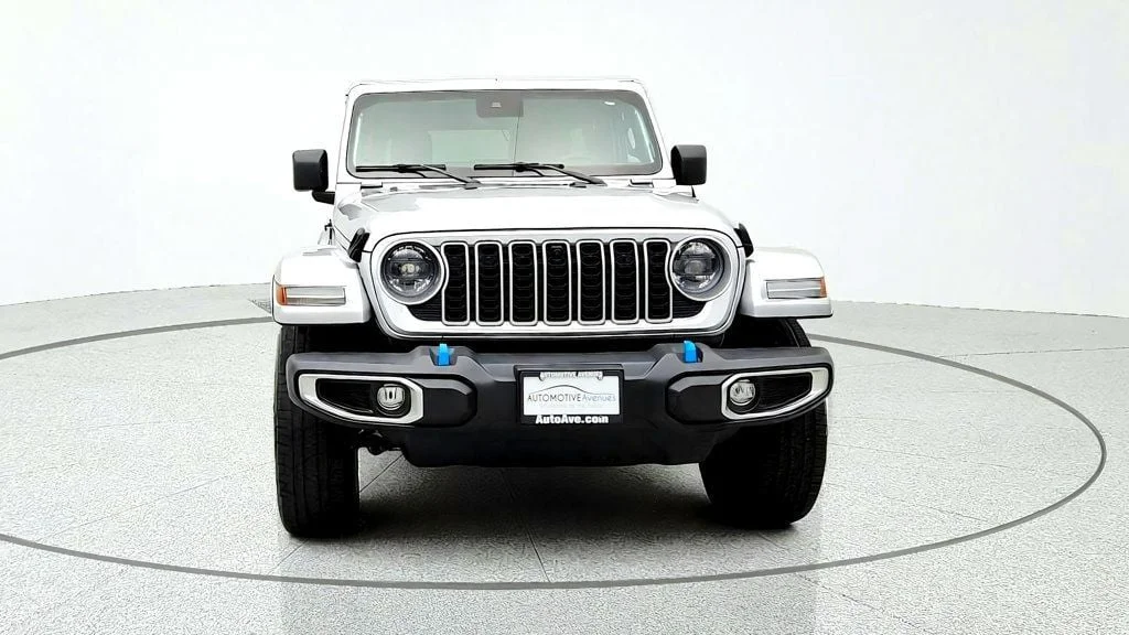 Used 2024 Silver Zynith Clearcoat Jeep Sahara 4x4 image 2
