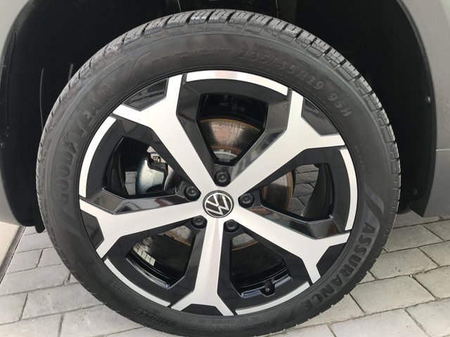 Certified Used 2025 Deep Black Pearl Volkswagen SEL image 13