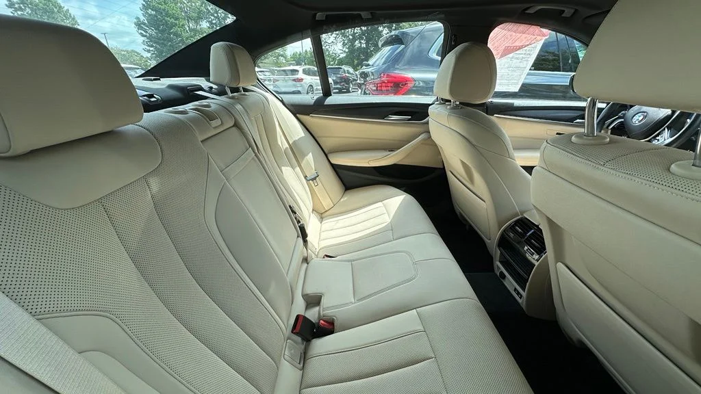 Used 2022 Mineral White Metallic BMW 530i xDrive image 7