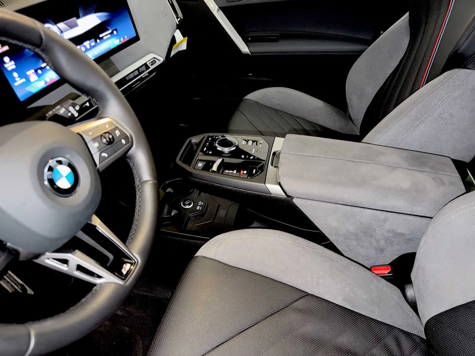Used 2026 Aventurin Red Metallic BMW xDrive60 image 19