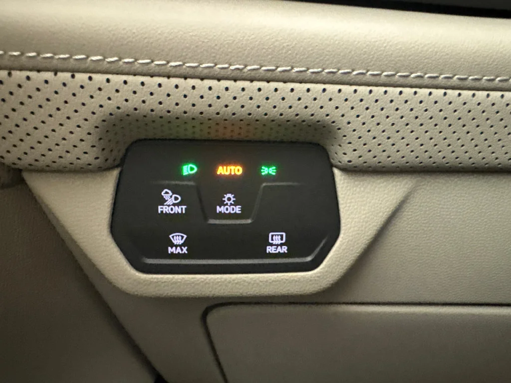 New 2026 Black Volkswagen SE w/Technology image 27