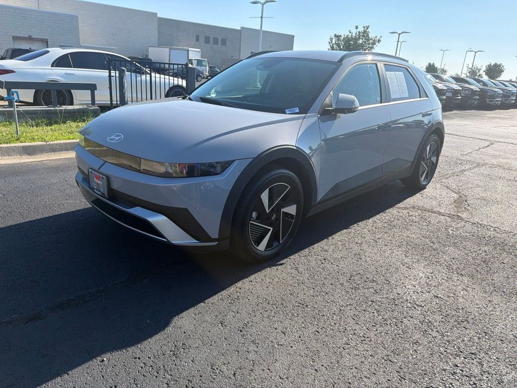 Used 2025 Gray Hyundai SEL image 3