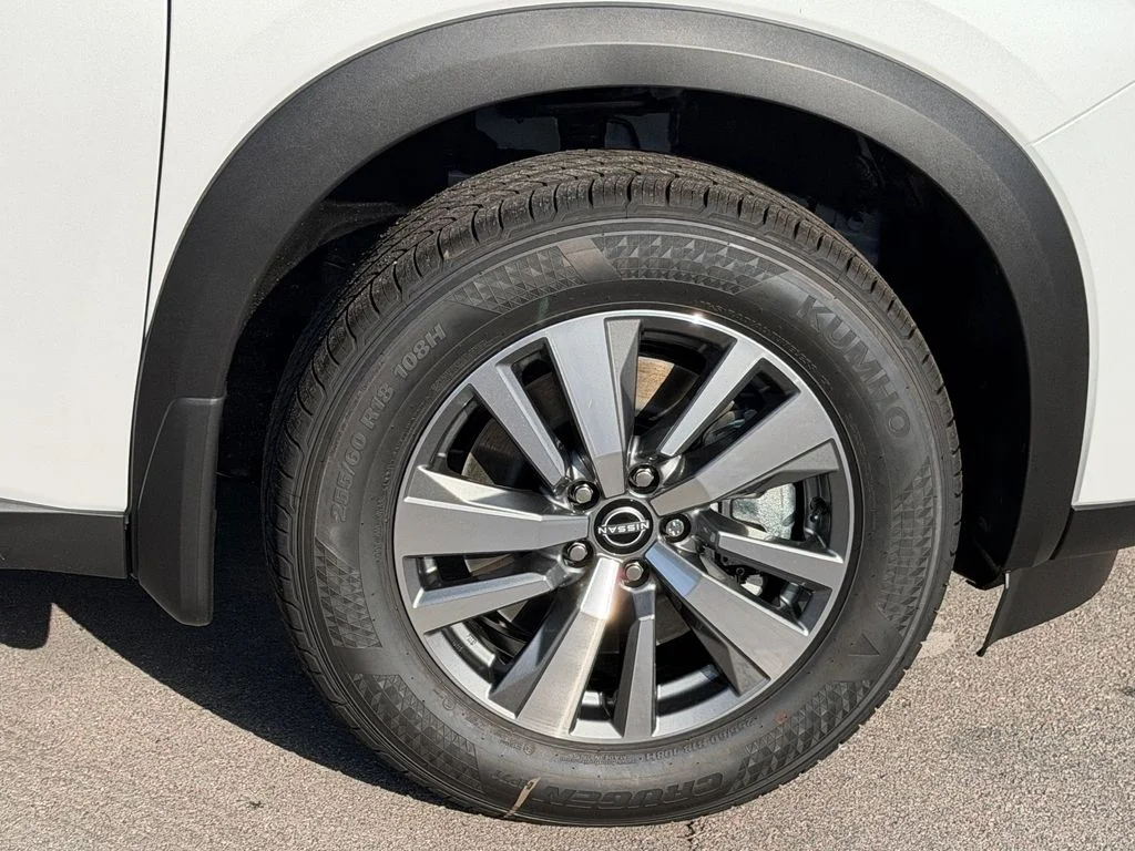 New 2026 Everest White Pearl TriCoat Nissan SL image 9