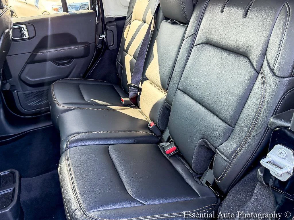 Used 2025 Black Clearcoat Jeep Sahara image 12