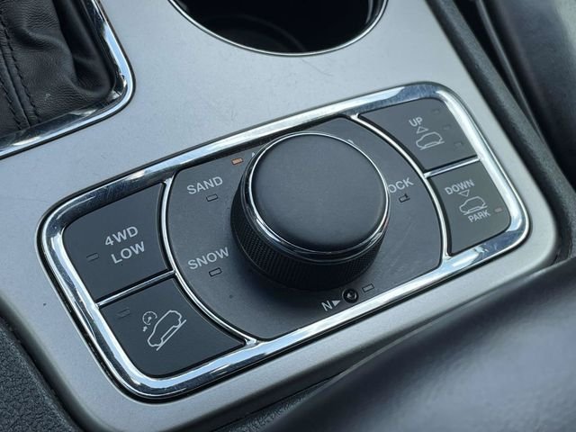 Certified Used 2018 Granite Crystal Clearcoat Metallic Jeep Overland image 18
