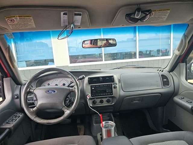 Used 2005 Red Ford  image 12