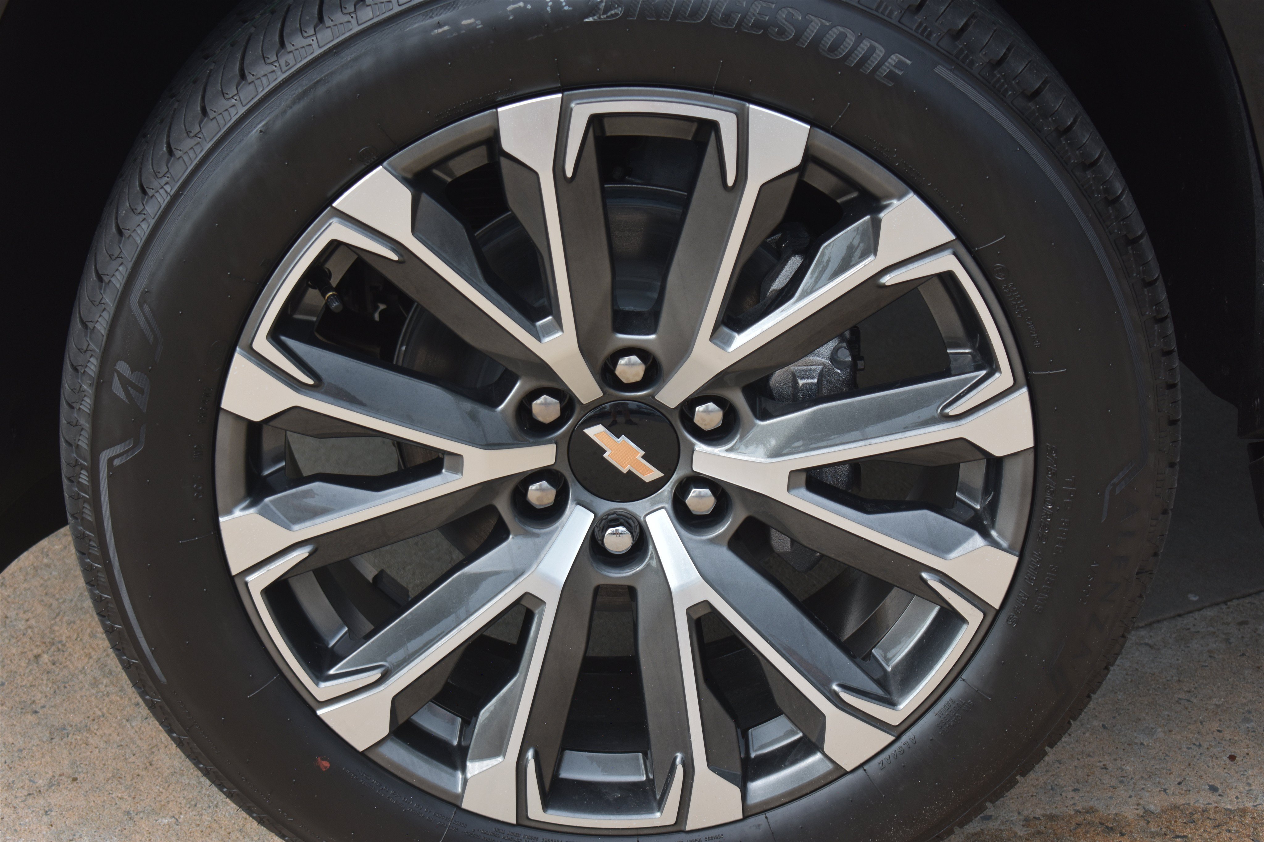 2026 Chevrolet Suburban High Country - Photo 9