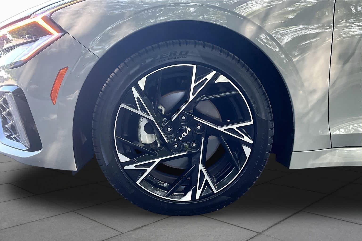 Used 2025 Wolf Gray Kia GT-Line image 11