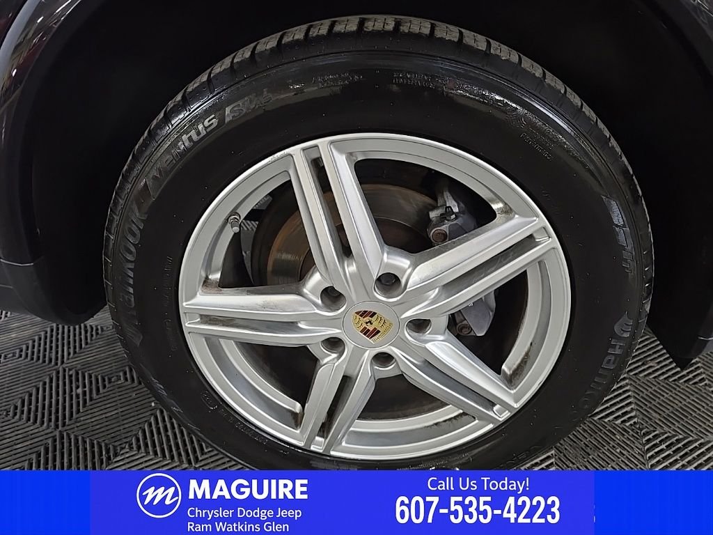 Used 2017 Moonlight Blue Metallic Porsche Base image 17