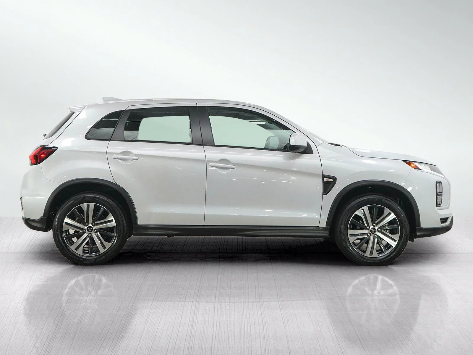 Used 2025 White Mitsubishi S image 6