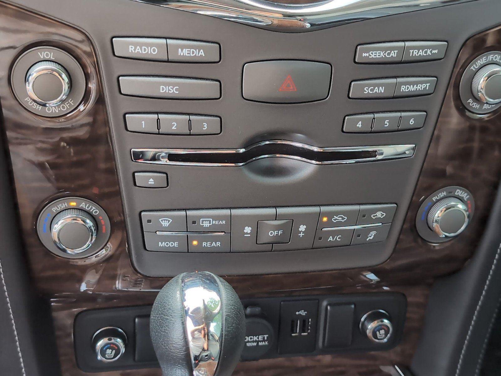 Used 2018 Mocha Almond Nissan Platinum image 23