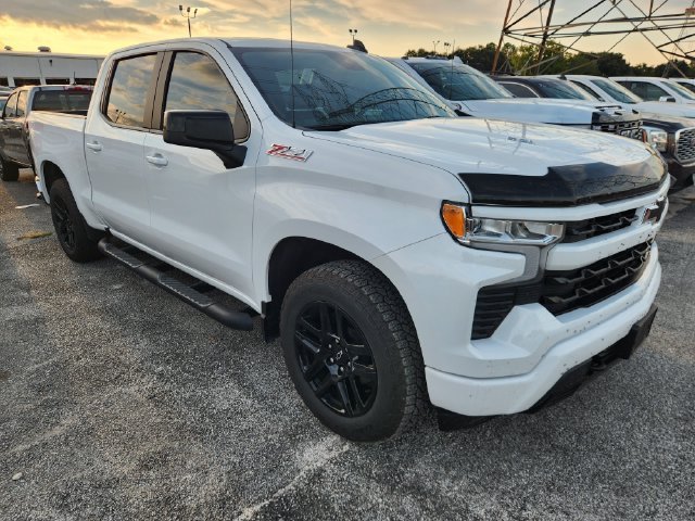 Used 2025 Summit White Chevrolet RST image 1
