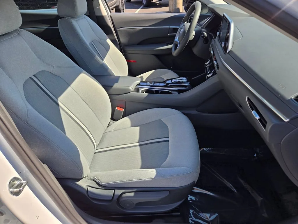Used 2021 Quartz White Hyundai SEL image 15