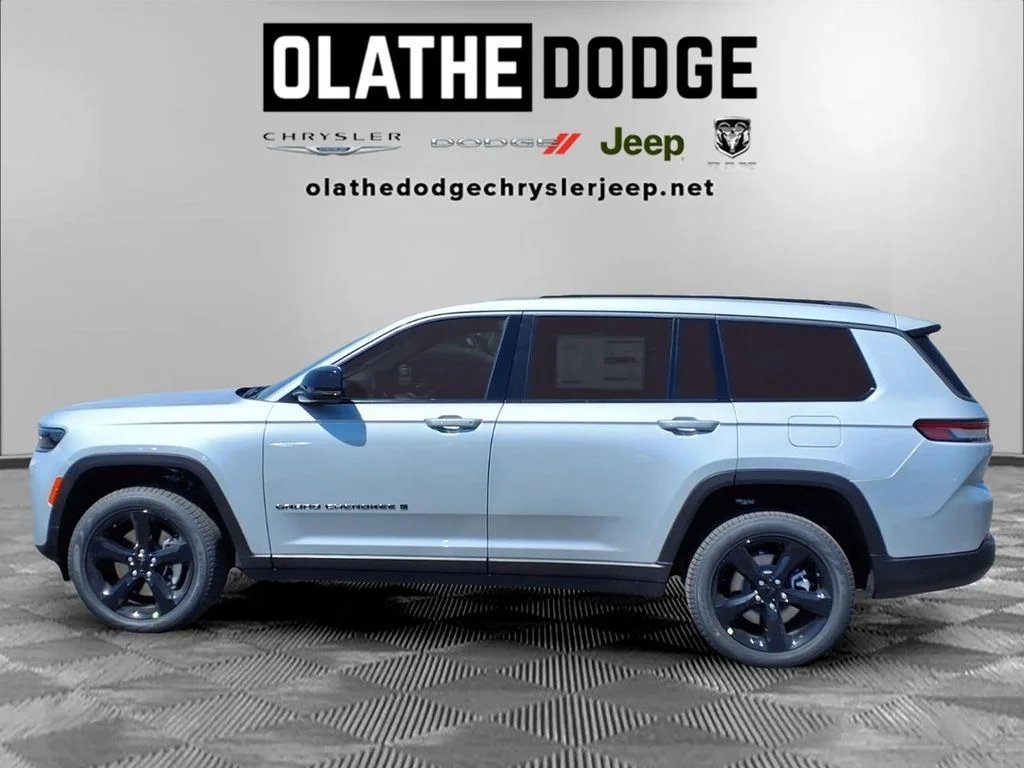 New 2026 Silver Zynith Exterior Paint Jeep Limited image 19