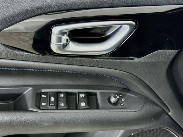 New 2026 Bright White Clearcoat Jeep Latitude image 17