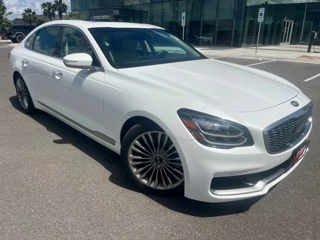 Used 2020 White Kia Luxury image 1