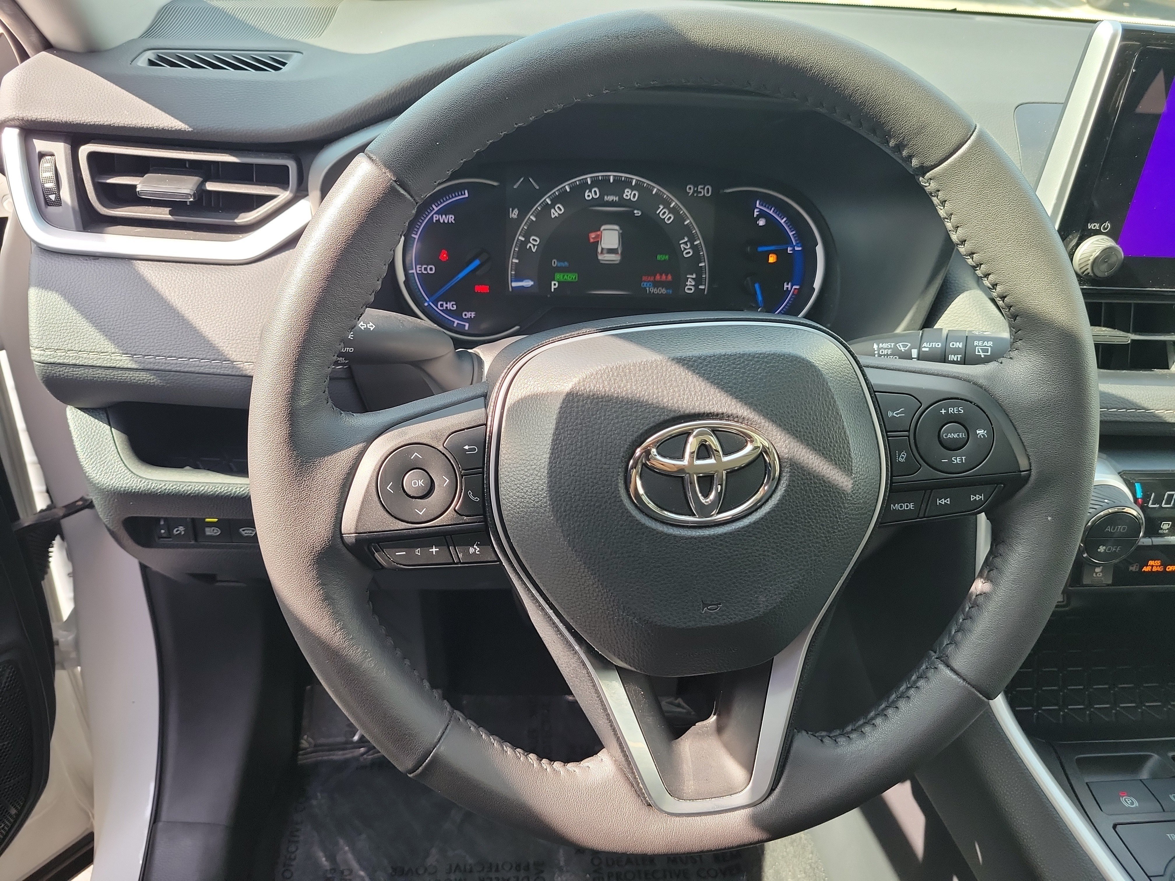 Used 2024 Ice Toyota Hybrid XLE image 26