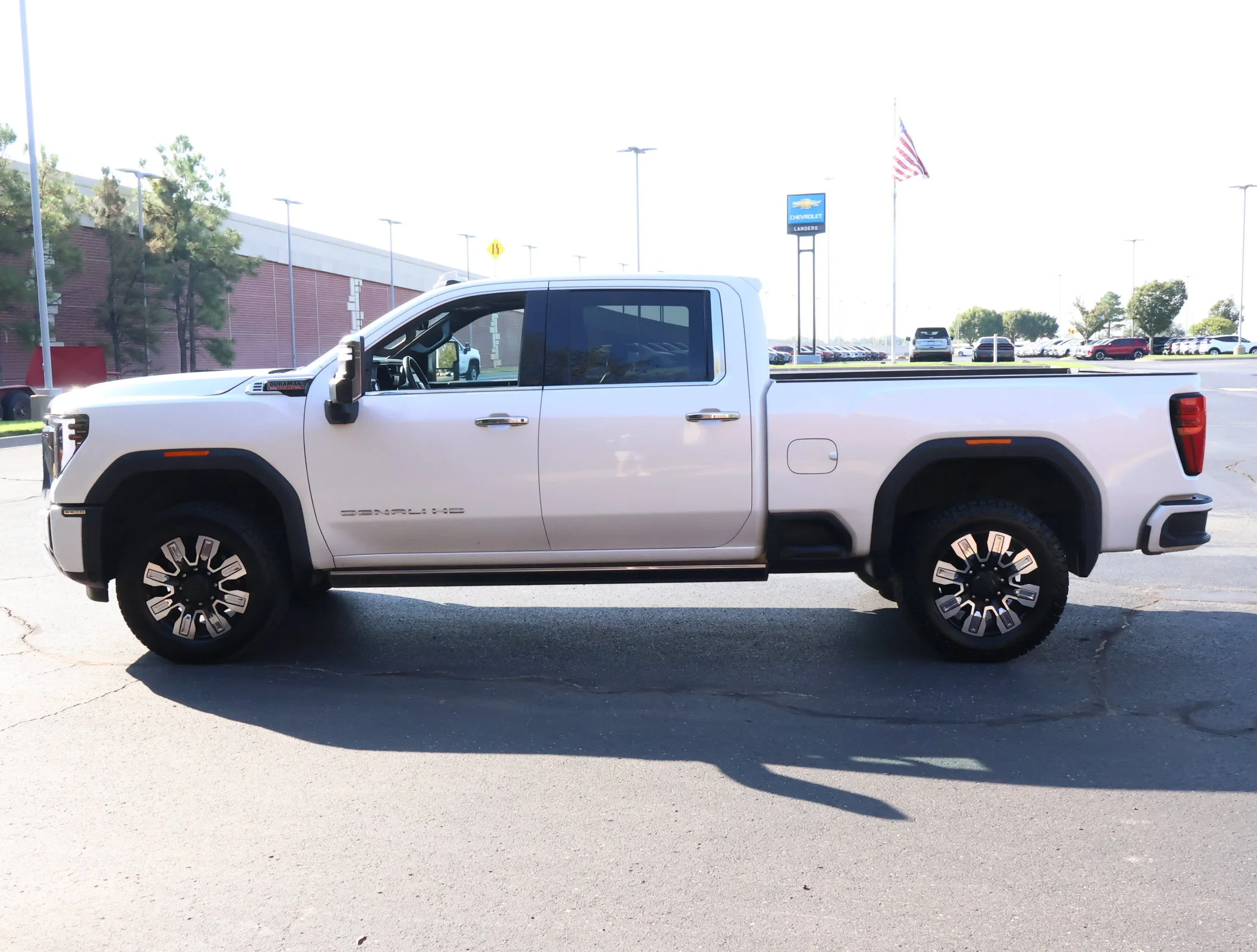 Used 2025 White Frost Tricoat GMC Denali image 37