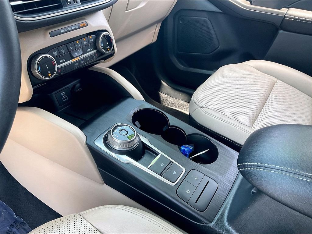 Used 2022 Agate Black Metallic Ford SEL image 19