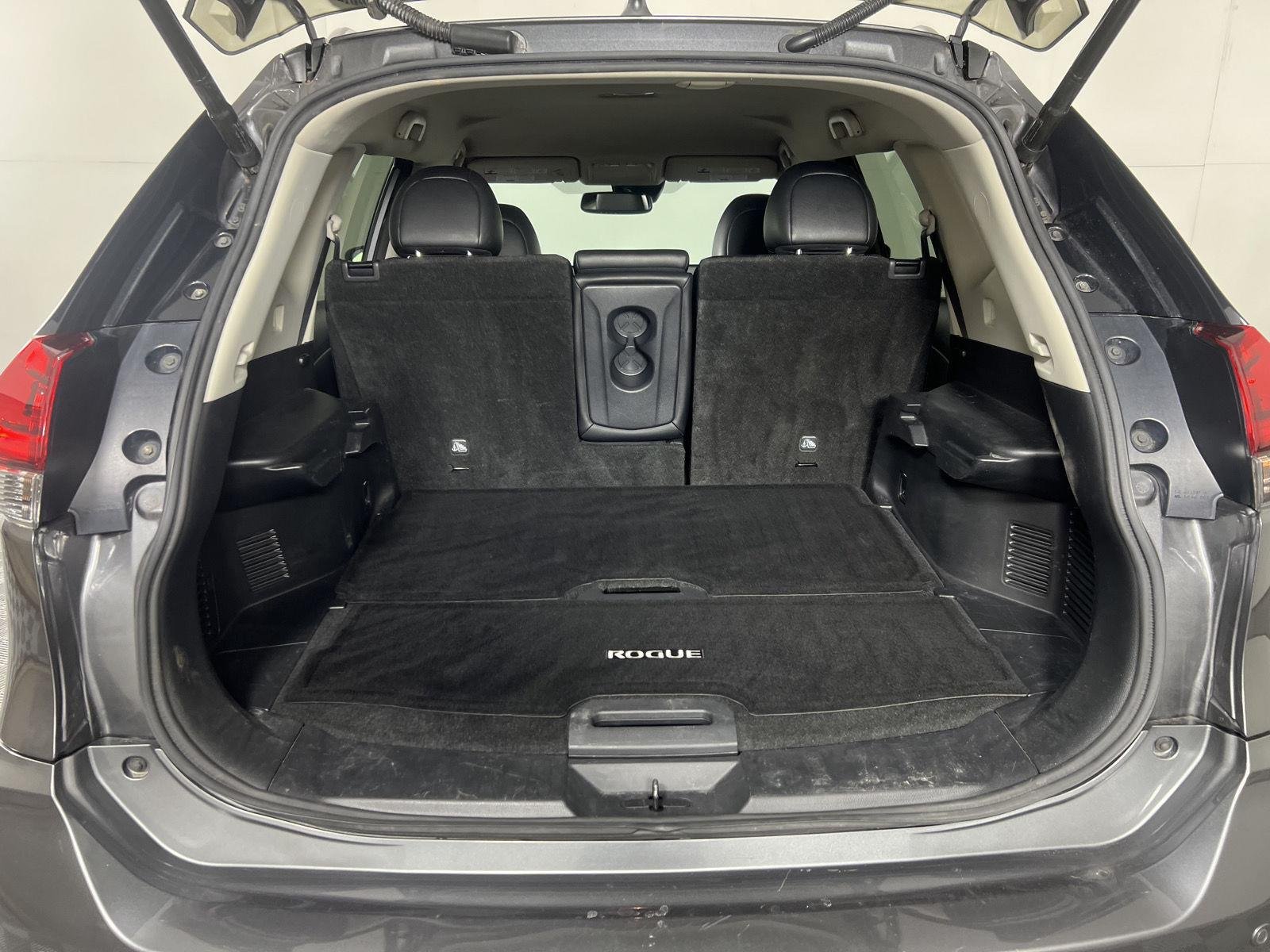 Used 2019 Gun Metallic Nissan SL image 23