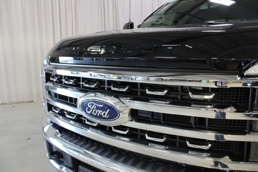 New 2026 Agate Black Metallic Ford  image 33