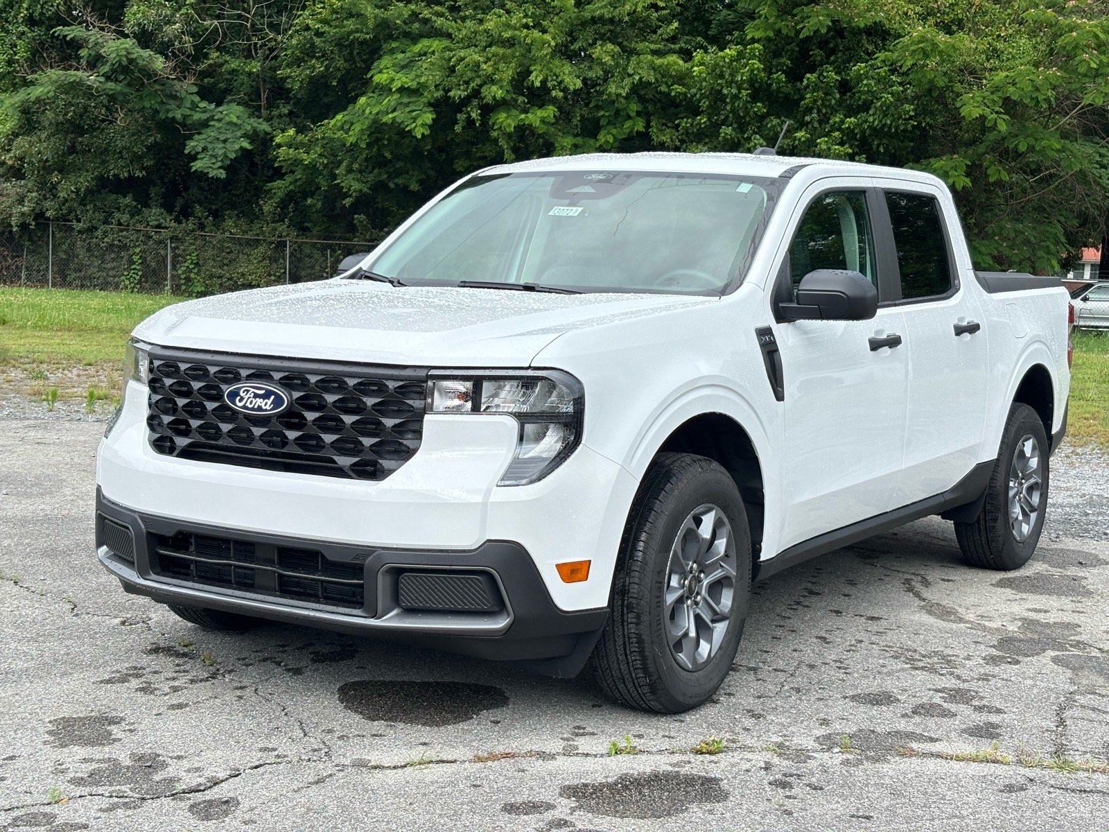 New 2026 Oxford White Ford XLT image 2