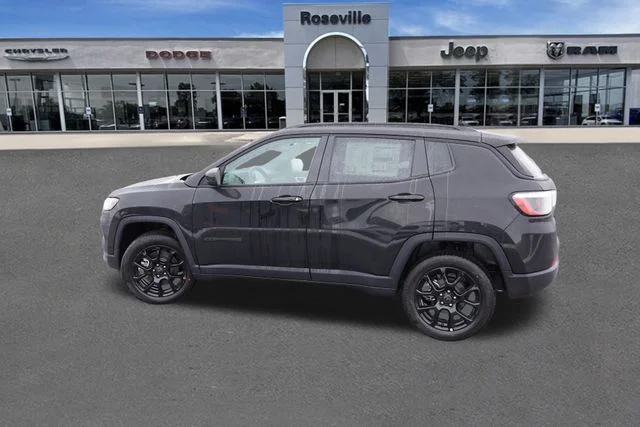 New 2026 Diamond Black Crystal Pearl-Coat Exterior Paint Jeep Altitude image 6