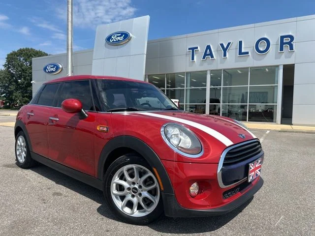 2017 MINI Cooper 4 Door's photo