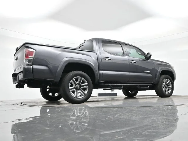 Used 2018 Magnetic Gray Metallic Toyota SR5 image 26