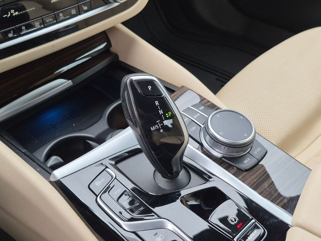 Used 2021 Black BMW 530e iPerformance image 17