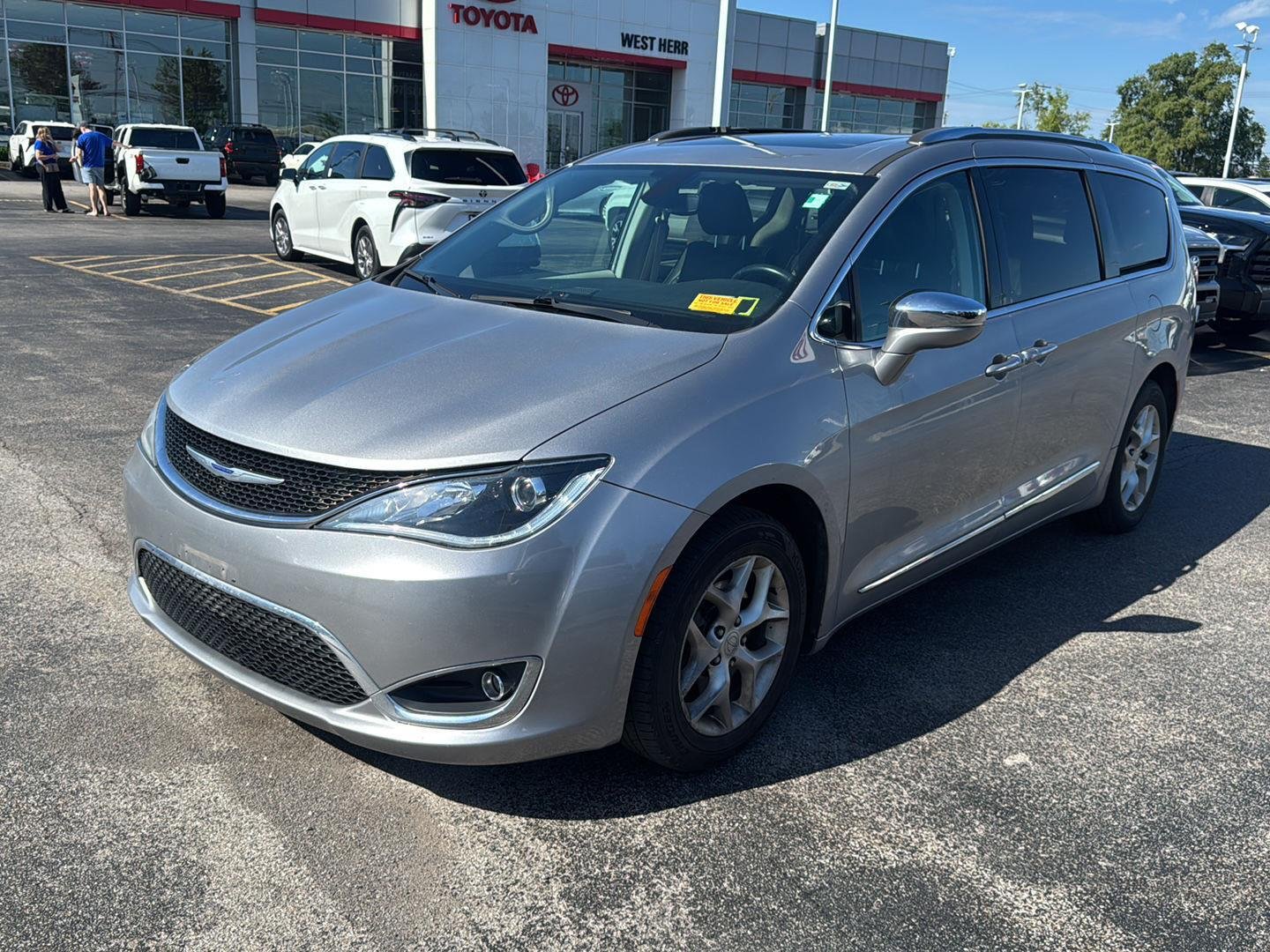 Used 2019 Gy Chrysler  image 3