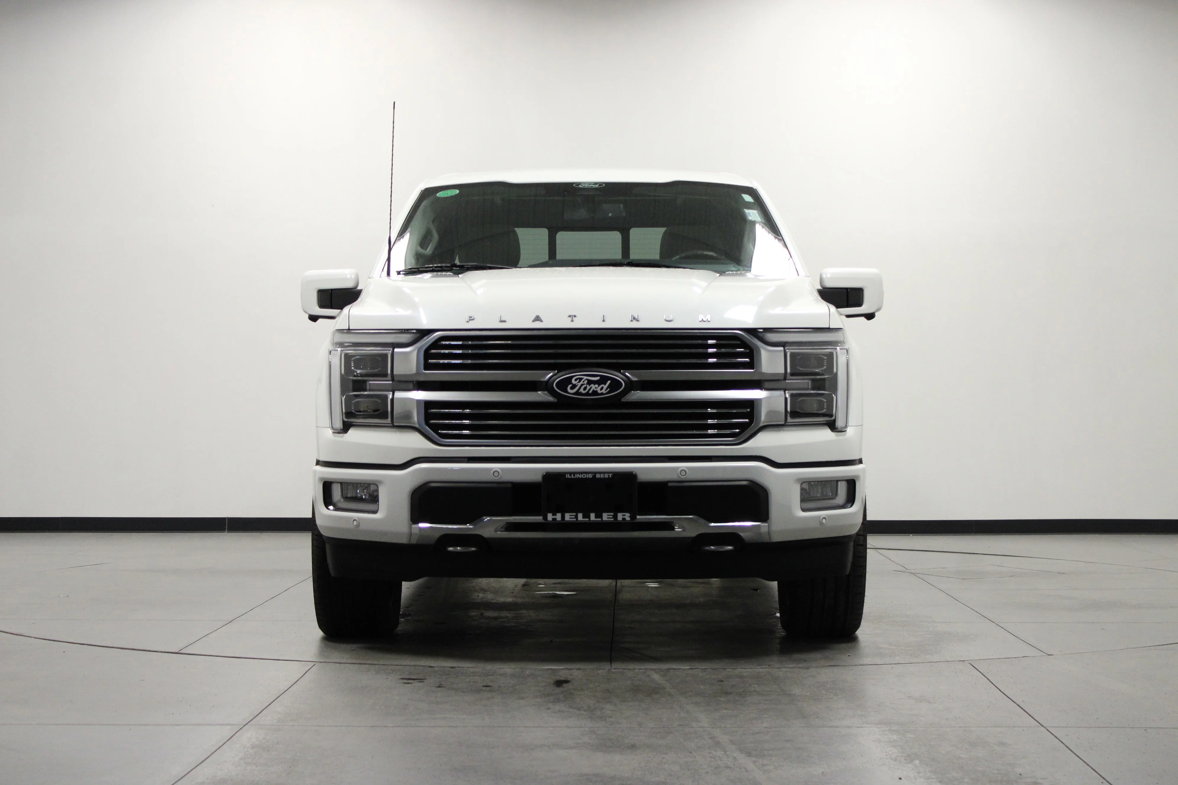 Used 2024 Star White Metallic Tri-Coat Ford Platinum image 9